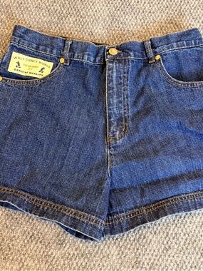 Walt Disney World Women’s High Rise Denim Jean Shorts Size 8 Dark Wash Mickey